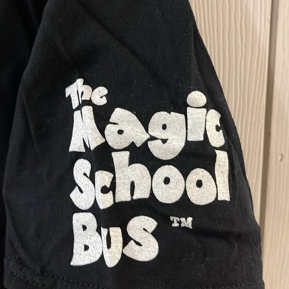 The Magic School Bus T Shirt size medium in black - Picture 2 of 2